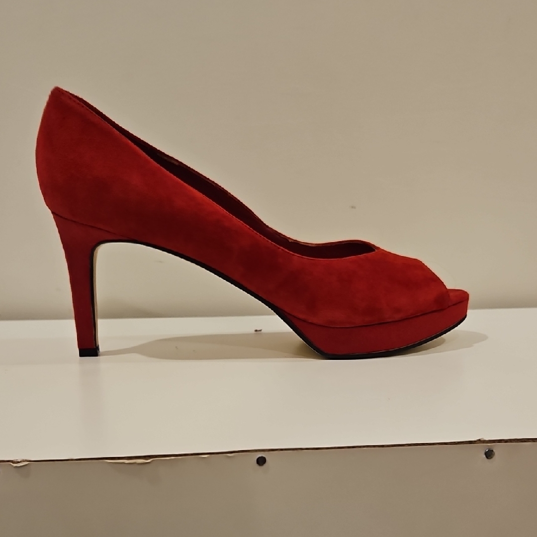 Bandolino Chic Red Suede Heels